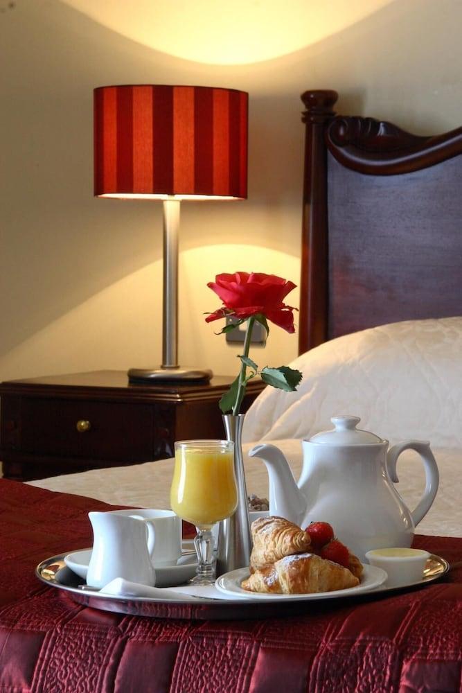 Killarney Riverside Hotel ภายนอก รูปภาพ